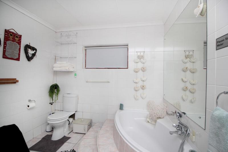 3 Bedroom Property for Sale in Fraaiuitsig Western Cape